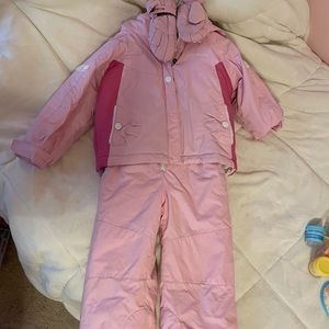 4t Columbia Snowsuit in really good condition.